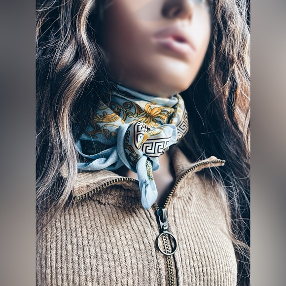 Scarf Baroque Pattern - Picture 2 of 12